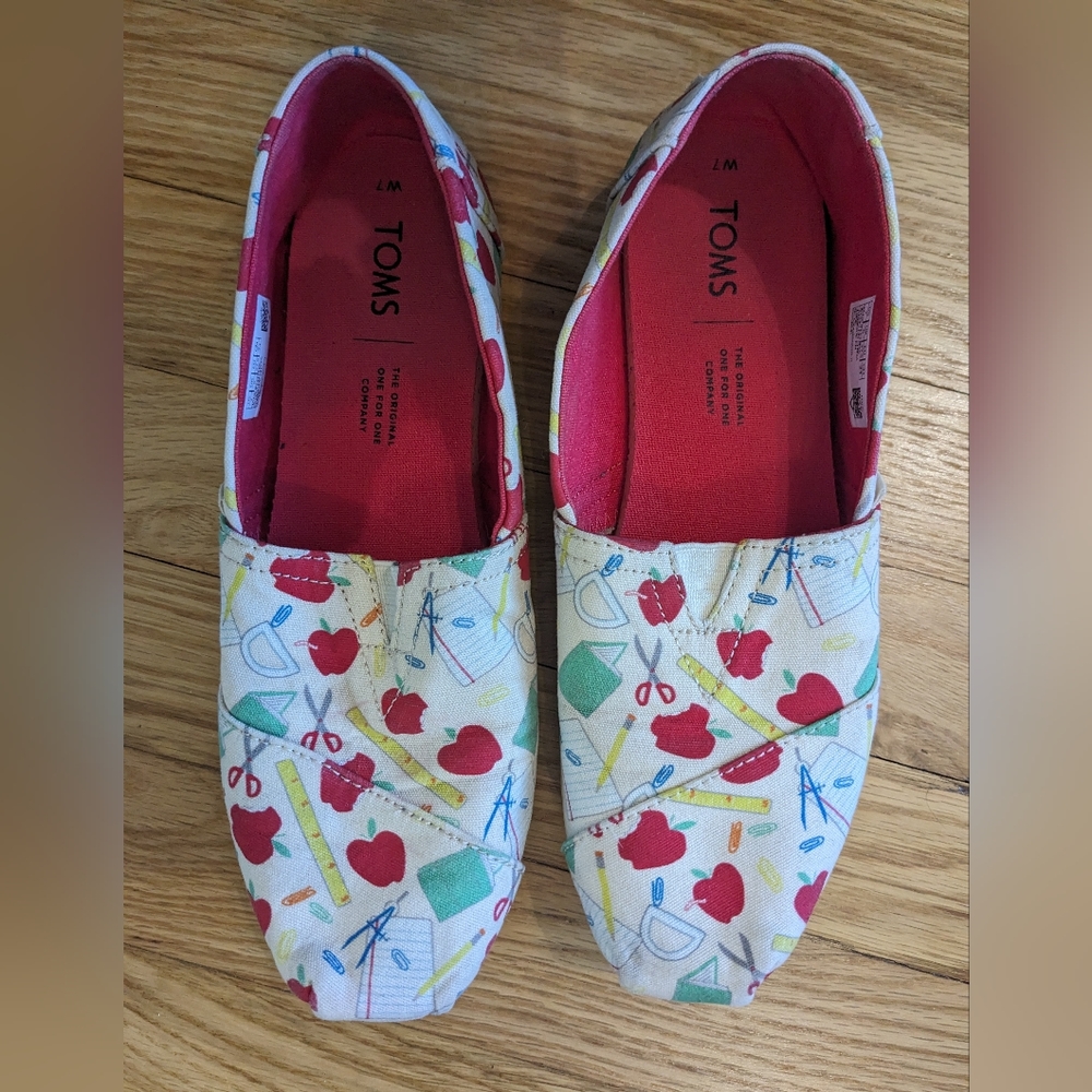 Teacher Apples and School Supplies Print Toms